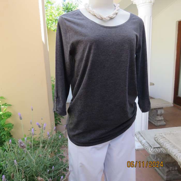 Slip over mottled grey polycotton stretch top size 36-38. Bracelet length sleeves. Very good cond.