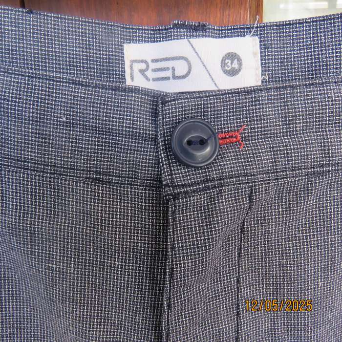 RED IND. navy-white fine check polycotton men's shorts size 34.