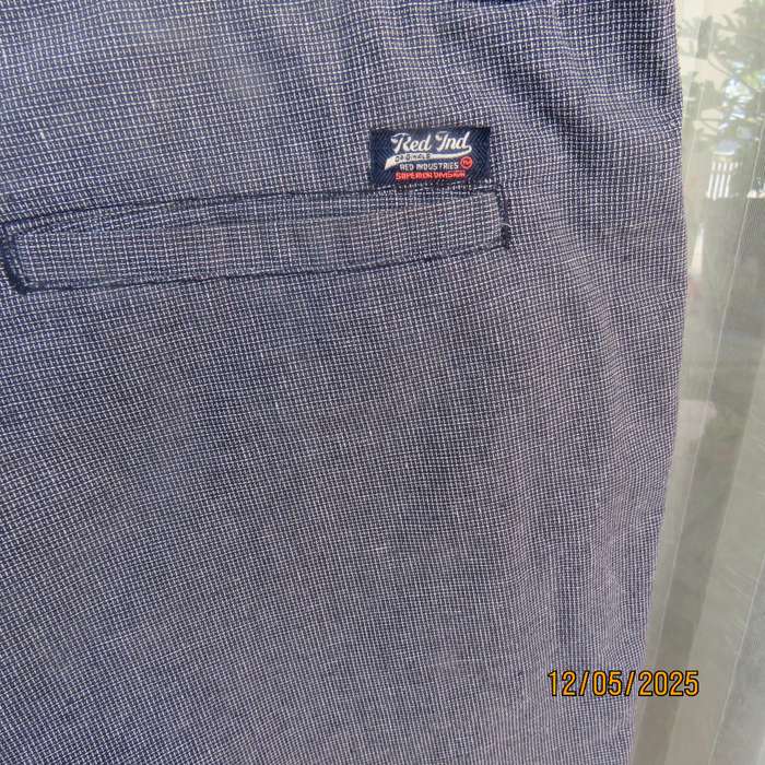 RED IND. navy-white fine check polycotton men's shorts size 34.