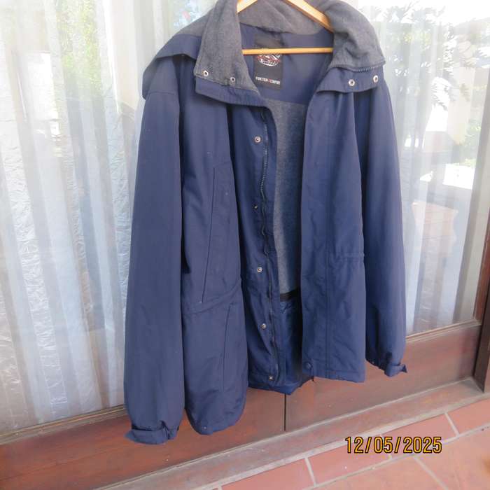 TRAVEL MASTER navy padded men's jacket size 4XL with drawstring. As new