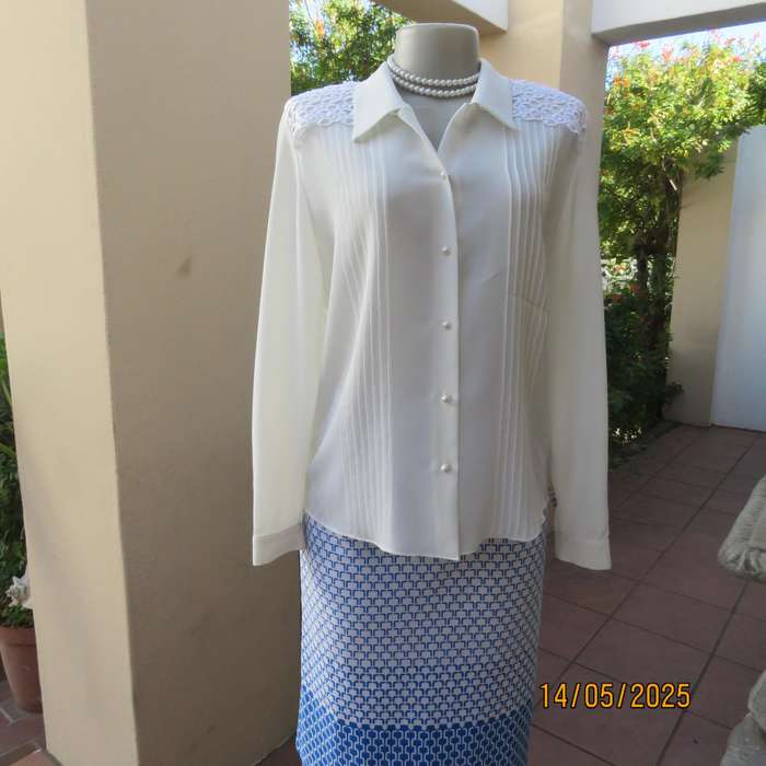 WOOLWORTHS elegant light cream textured polyester top with tucked seams. Size 36.