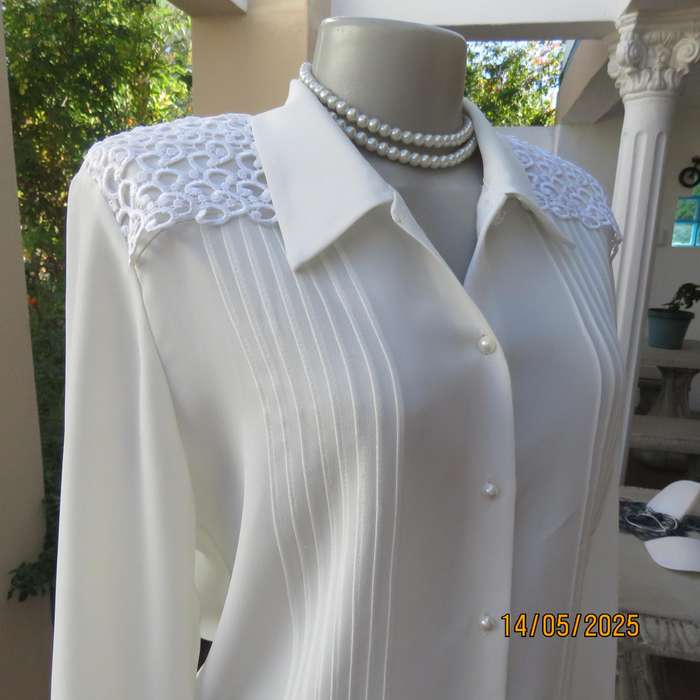WOOLWORTHS elegant light cream textured polyester top with tucked seams. Size 36.