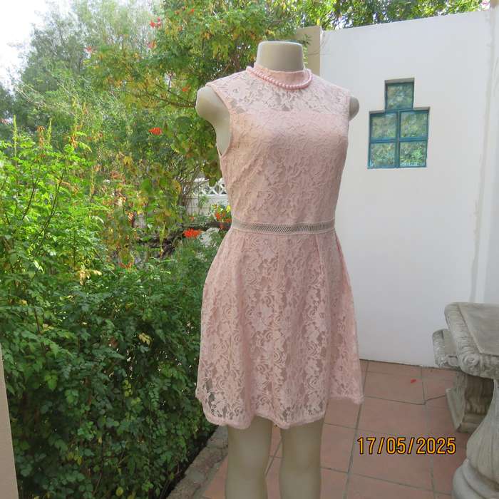RT pale peach polyester lace mini dress with stretch poly lining. Size 32. Pleated bottom