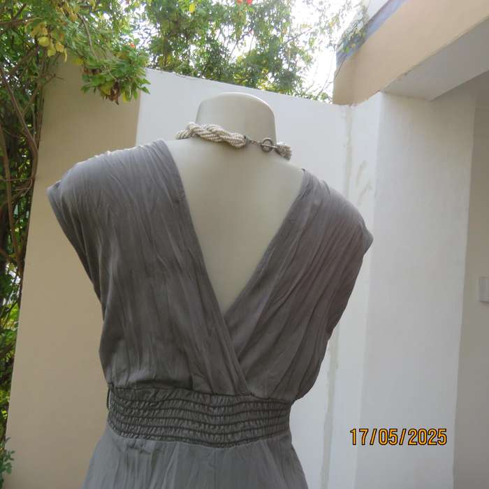 LINDA FASHION steel grey crinkled polyester stretch dress. Size 38.