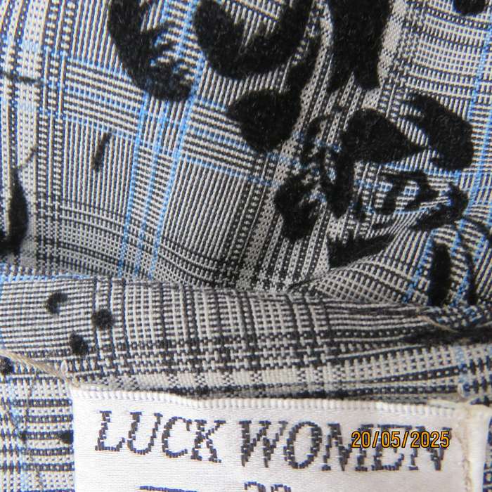 Paneled kick-out skirt in white-grey check-blue accents-black velvet roses. Size 40