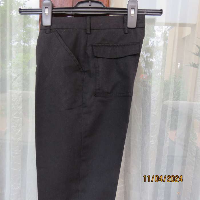 WOOLWORTHS black long pants for boy of 9 years old. In polyester-viscose blend. As new cond.