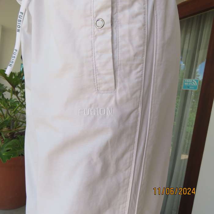 FUSION white cropped sportswear pants size 36. Front slit pockets. Drawstrings. As new cond.