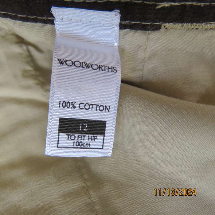 WOOLWORTHS beige knee length shorts size 36. Pockets back and front.100% cotton. As new cond.