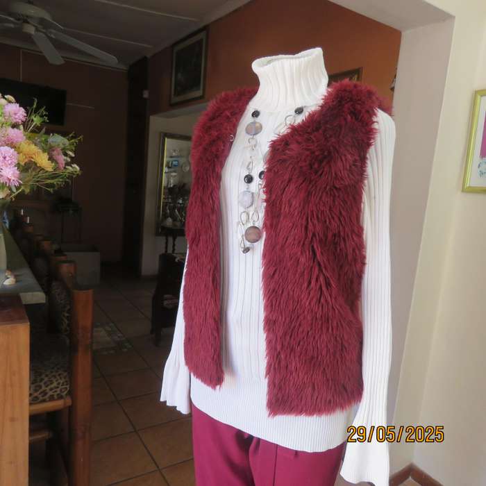 Burgundy faux fur polyester waistcoat with lining. Size 30 to 32. As new