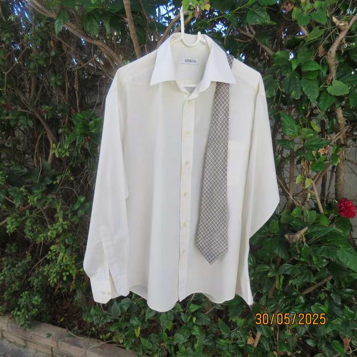 GEORGIO rich cream men's long sleeve shirt size Large. Neck 41-16. Free matching tie