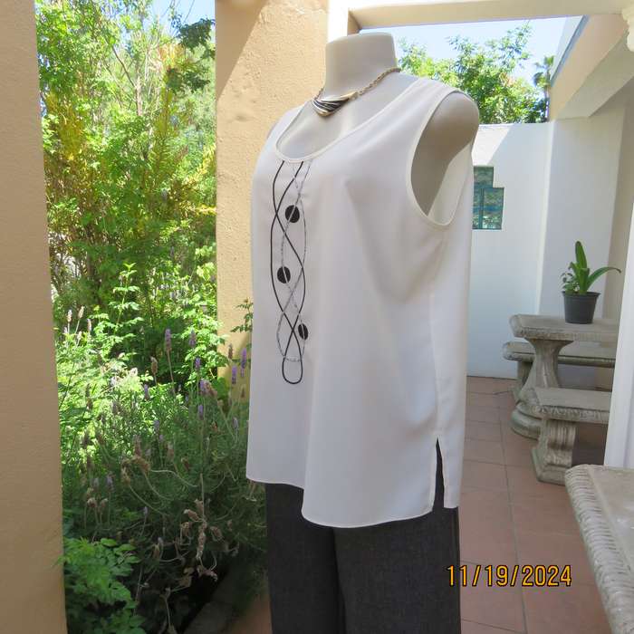 GEE WIZ cami style cream sleeveless top in silky polyester. Size 38.Black vertical decoration.As new