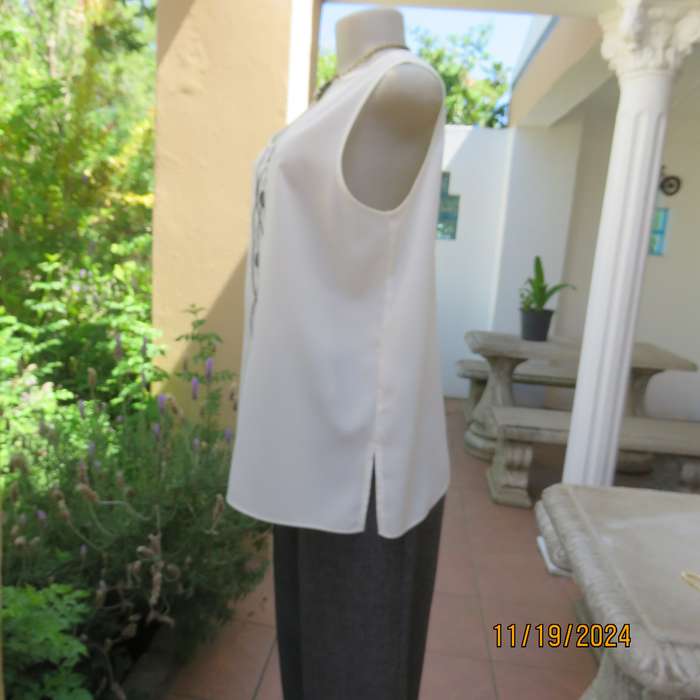 GEE WIZ cami style cream sleeveless top in silky polyester. Size 38.Black vertical decoration.As new