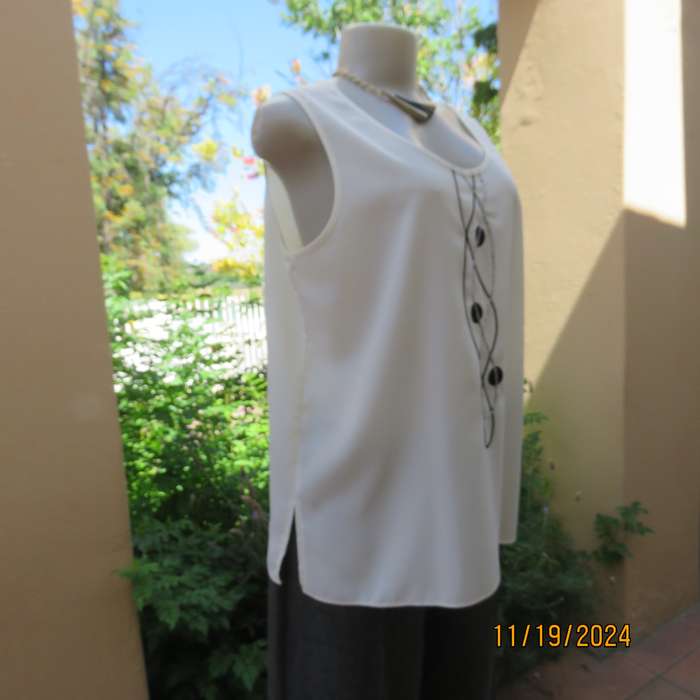 GEE WIZ cami style cream sleeveless top in silky polyester. Size 38.Black vertical decoration.As new