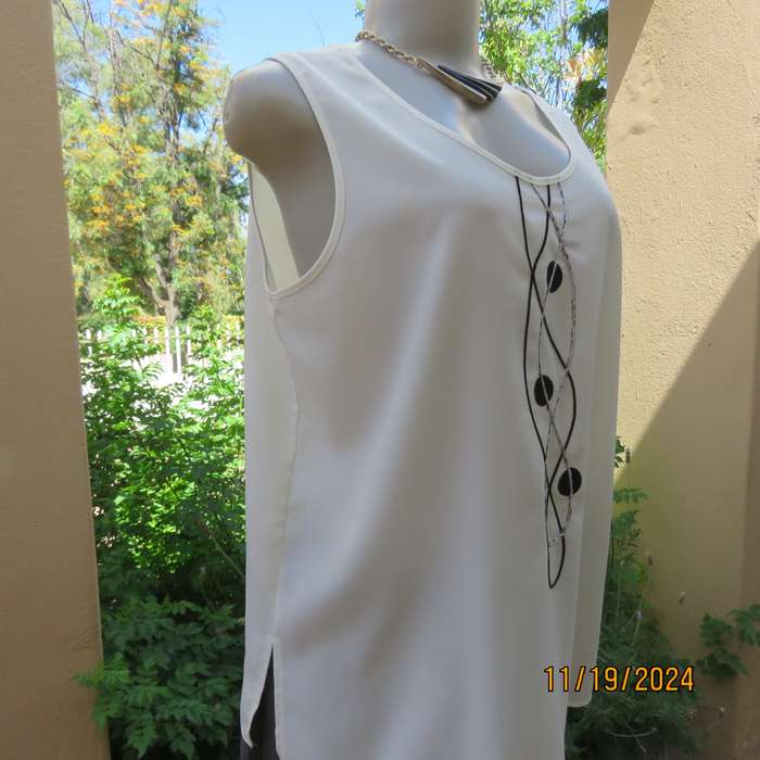 GEE WIZ cami style cream sleeveless top in silky polyester. Size 38.Black vertical decoration.As new