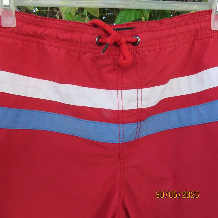 WOOLWORTHS red cotton-nylon boardshorts size XXL. Nylon mesh inner. Drawstring.