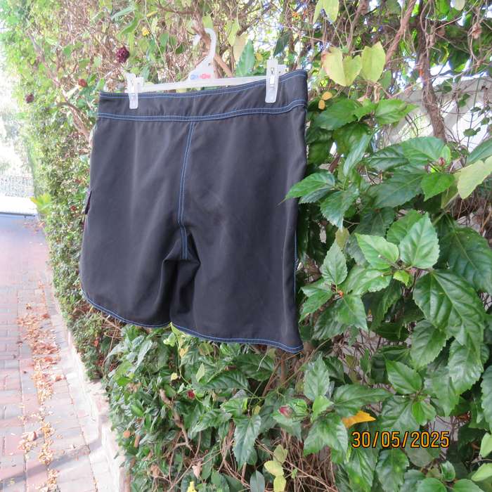 WOOLWORTHS black ladies boardshorts size 40. Side pocket.