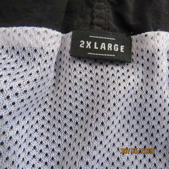 LIZZARD black creased nylon boardshorts size 2XL. Side pockets. Drawstring waist.