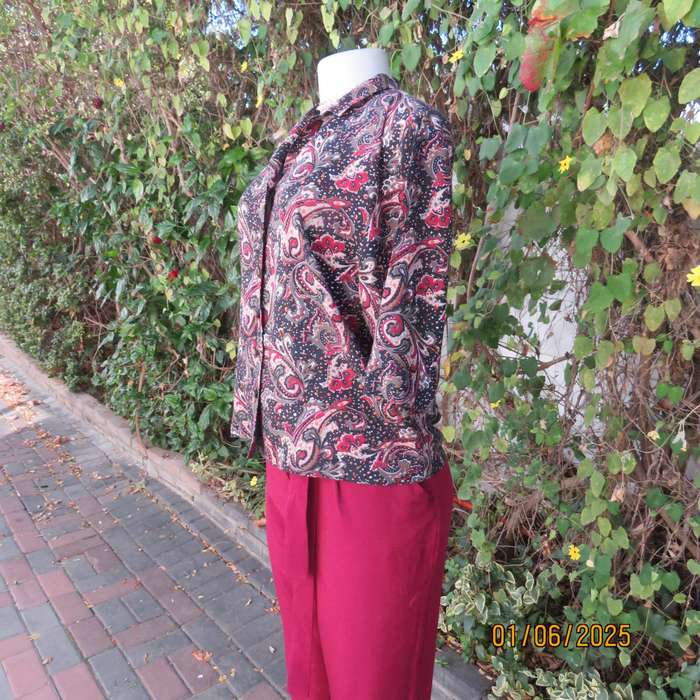 TRUWORTHS paisley pattern cropped button down top-open collar. Viscose. Size 36
