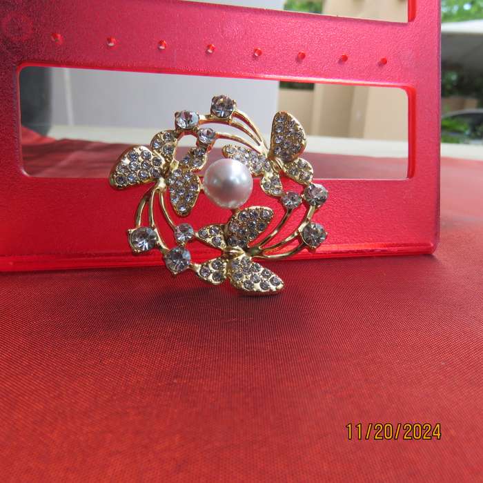 Butterfly brooch 4cm diam. in gold with lots of simulated diamonds