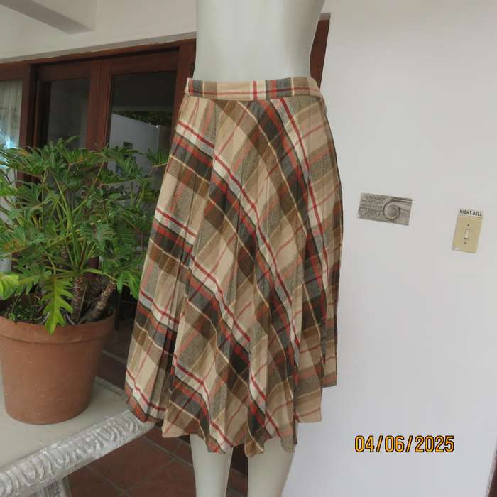 Vintage permanent pleated warm check autumn colour skirt size 34. As new
