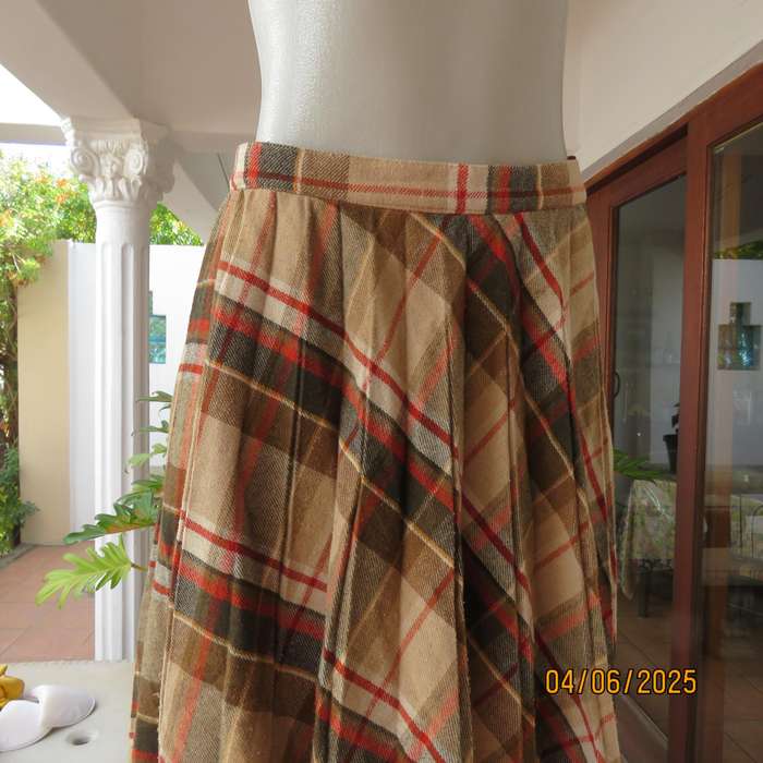Vintage permanent pleated warm check autumn colour skirt size 34. As new