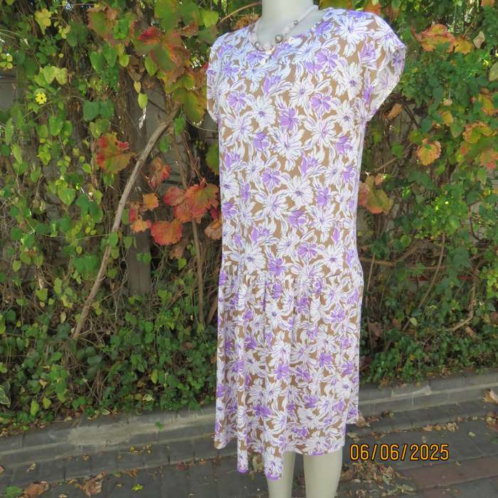Vintage drop waist stretch polyester dress in tan with white-lilac flowers. Size 38