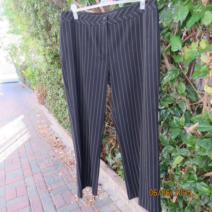 MILADYS black-white pinstripe straight legged polyester-viscose stretch pants. Size 42