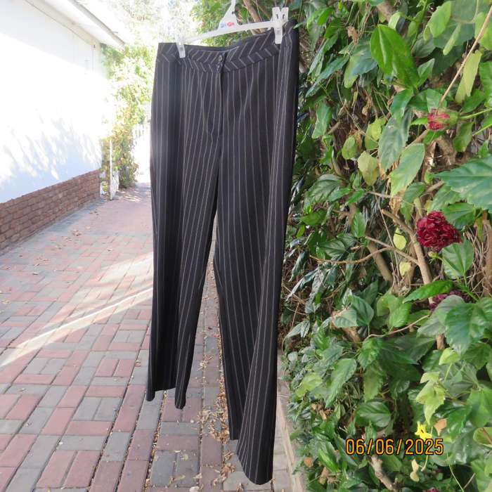 MILADYS black-white pinstripe straight legged polyester-viscose stretch pants. Size 42