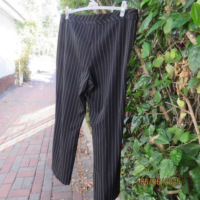 MILADYS black-white pinstripe straight legged polyester-viscose stretch pants. Size 42