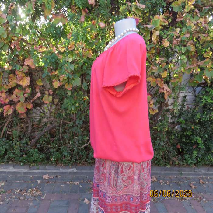 Crimson capped sleeve slip over viscose top size 36 in blouson style,