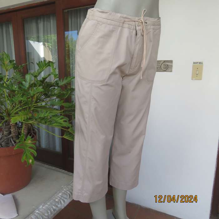 WOOLWORTHS ecru colour 100% cotton cropped pants. Size 36