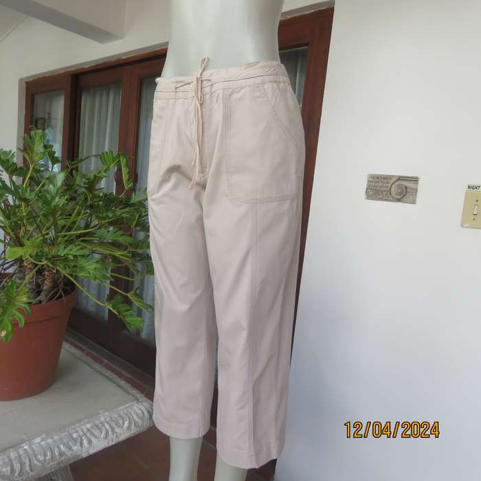 WOOLWORTHS ecru colour 100% cotton cropped pants. Size 36