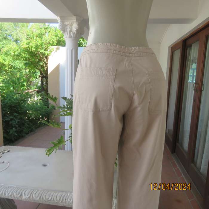 WOOLWORTHS ecru colour 100% cotton cropped pants. Size 36