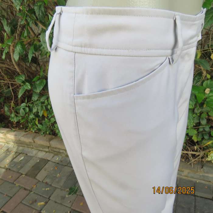 YESSICA CITY pale grey poly-viscose stretch size 38 pants. Front pockets.