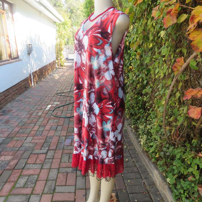 THALI sleeveless loose red-white floral dress -blue accents. Size 42. Lace frilled hem.