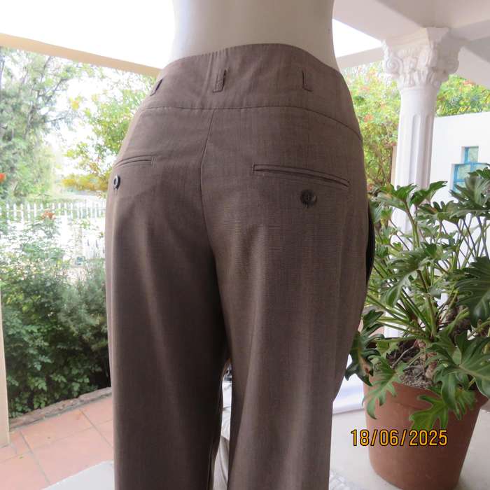 MILADYS smart brown-beige mottled size 38 pants in poly-rayon stretch.