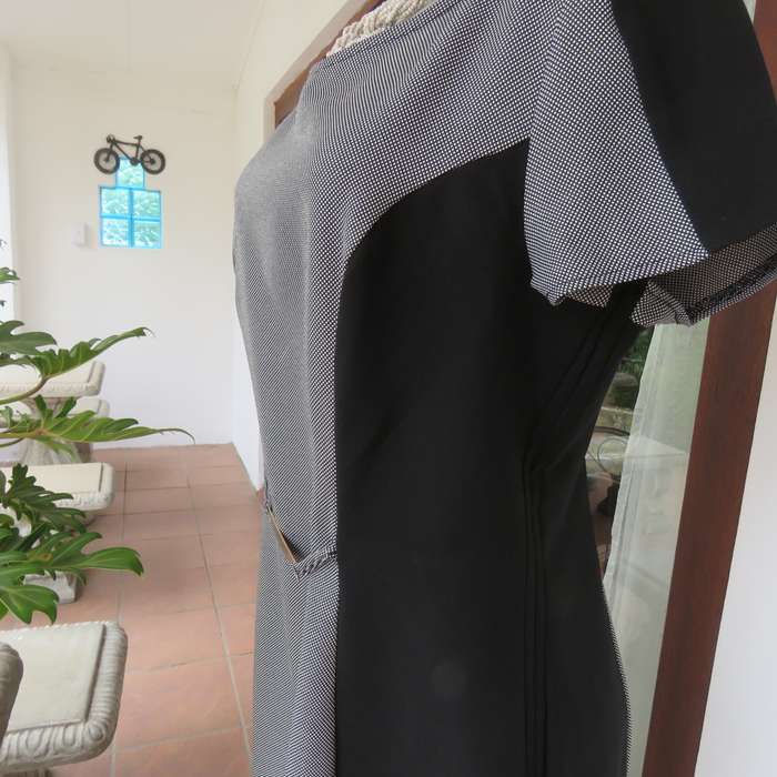 FASHION EXPRESS size 40 princess style dress in black-white with black sides. Long zip.Very good con