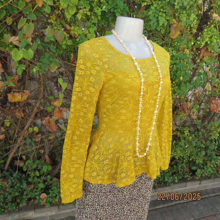 NEW FEELING mustard stretch polyester lace peplum top. Size 32. Long sleeves.