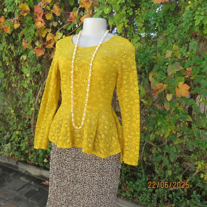 NEW FEELING mustard stretch polyester lace peplum top. Size 32. Long sleeves.