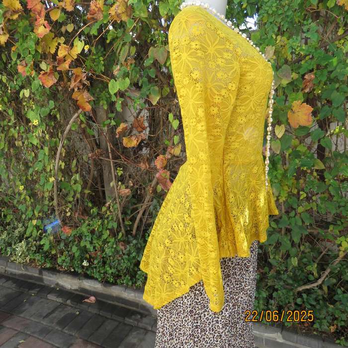 NEW FEELING mustard stretch polyester lace peplum top. Size 32. Long sleeves.