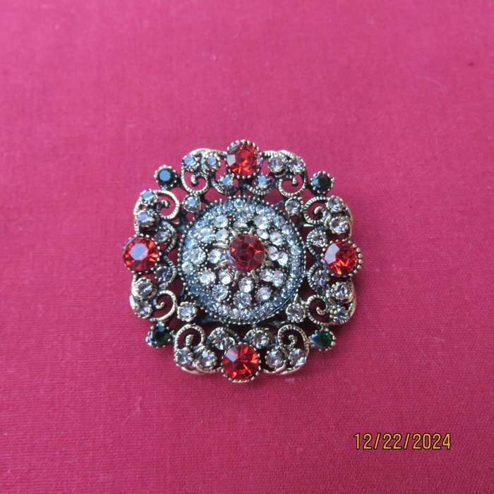 Stunning vintage look round golden brooch. Red green-smoky rhinestones.Faux diamonds. 4.5cm dia. New