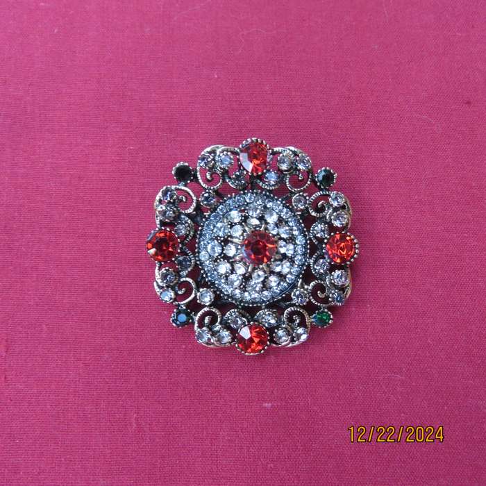 Stunning vintage look round golden brooch. Red green-smoky rhinestones.Faux diamonds. 4.5cm dia. New