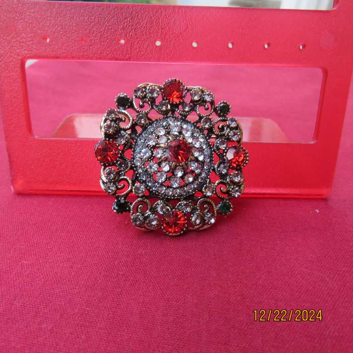 Stunning vintage look round golden brooch. Red green-smoky rhinestones.Faux diamonds. 4.5cm dia. New