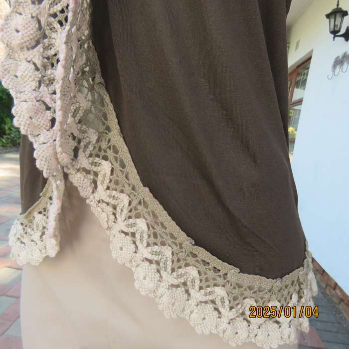 RED MOON uniquely styled brown strappy-halter neck top. Cream cotton frill all around. Size 38-40.