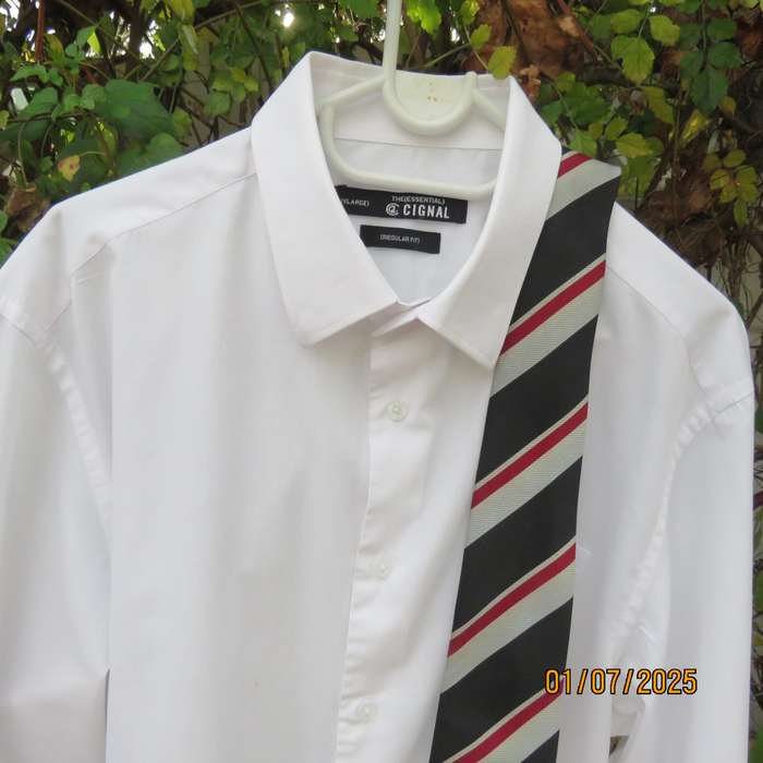 CIGNAL handsome white long sleeve regular fit men's shirt. Size XL.