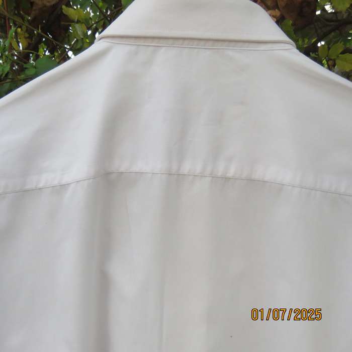 CIGNAL handsome white long sleeve regular fit men's shirt. Size XL.