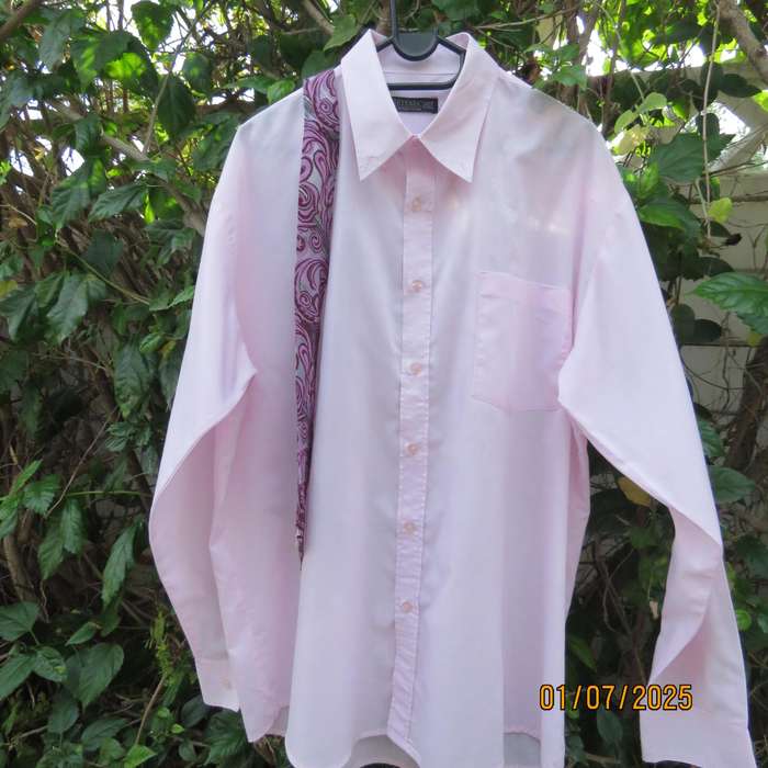 JETENEC men's long sleeve blush pink polycotton shirt size XXL. Free matching tie