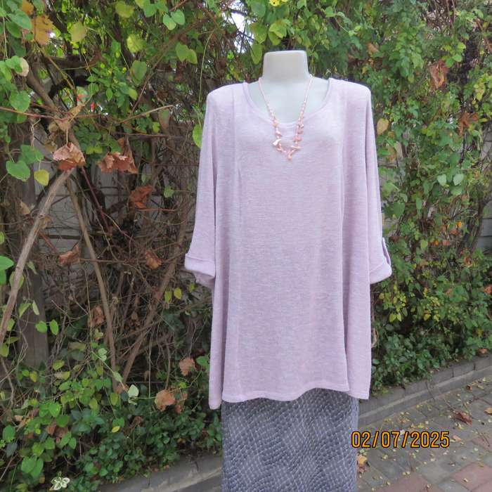 DONNA CLAIRE perfume pink poly-rayon-lurex stretch slip over knitted top. Size 50