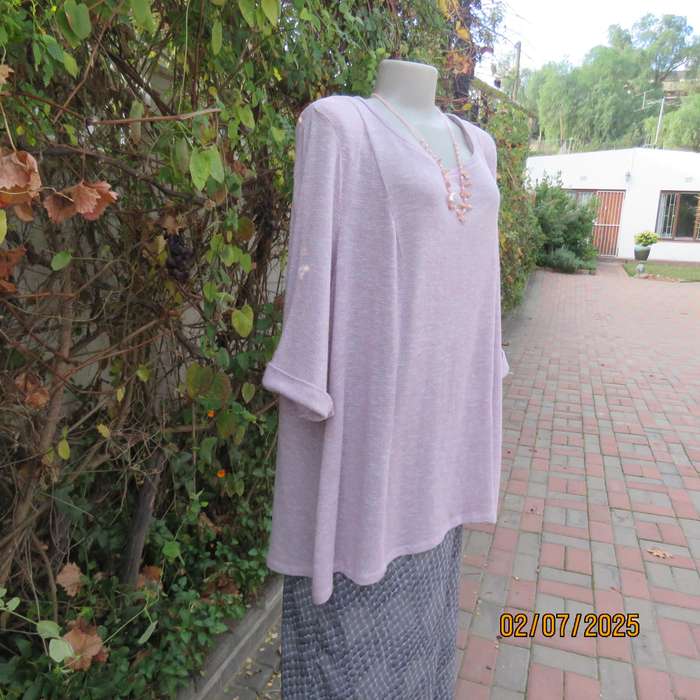 DONNA CLAIRE perfume pink poly-rayon-lurex stretch slip over knitted top. Size 50