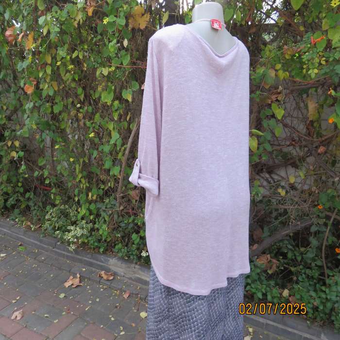 DONNA CLAIRE perfume pink poly-rayon-lurex stretch slip over knitted top. Size 50
